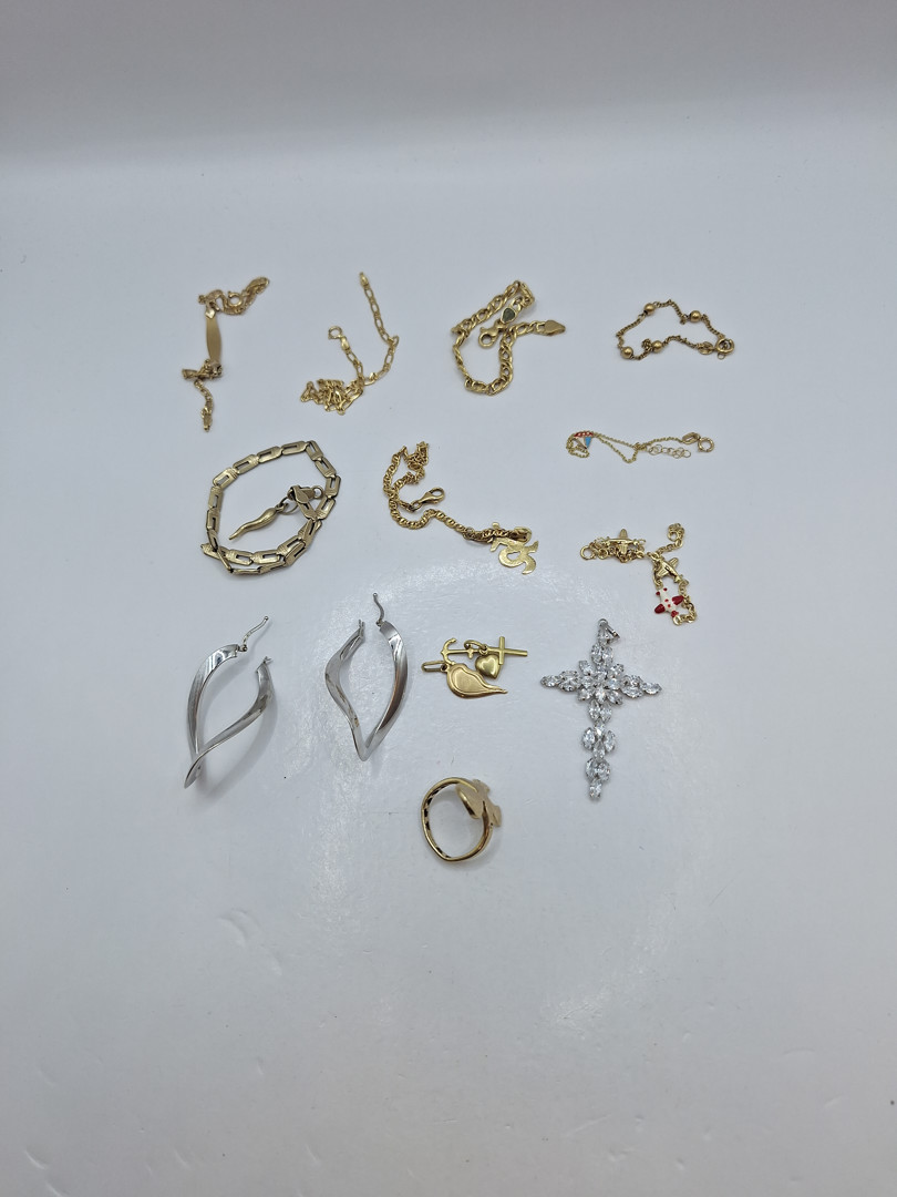 Vari oggetti in oro pietre 