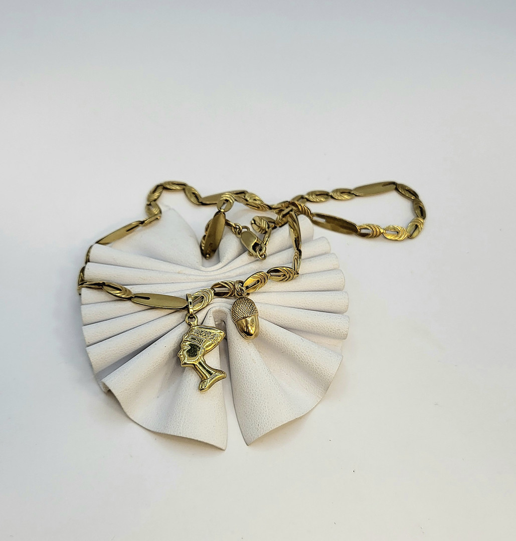 Collana e due ciondoli oro