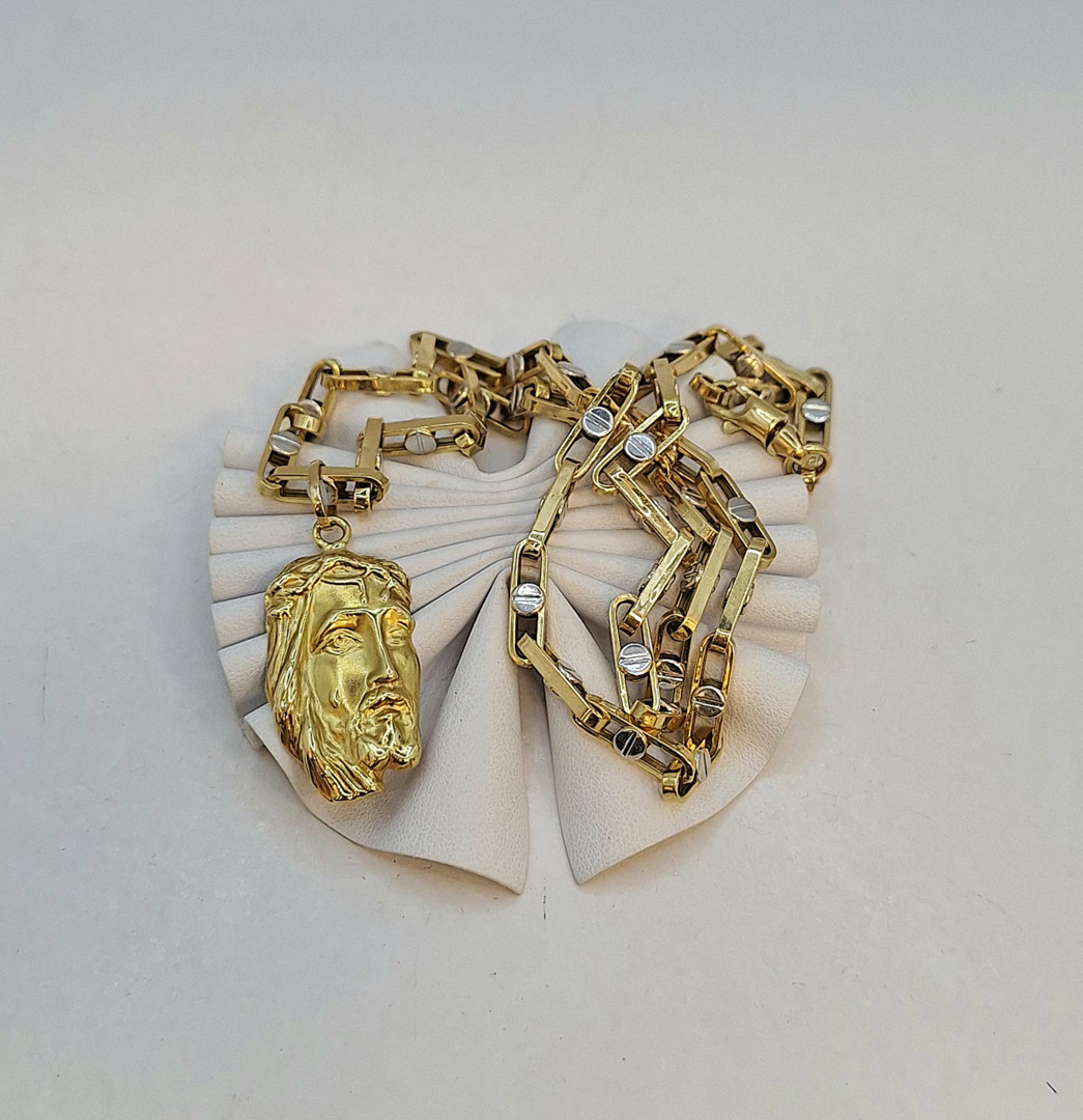 Collana e ciondolo oro