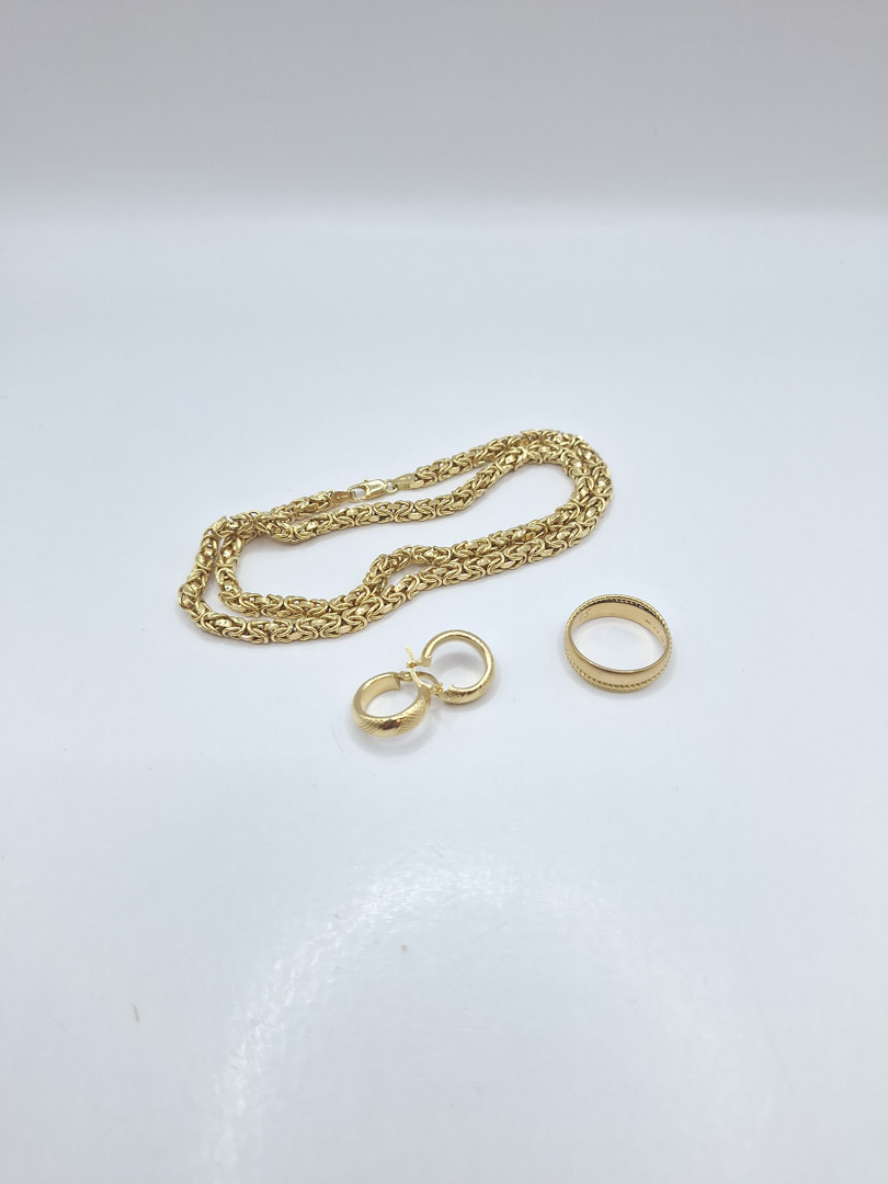Vari oggetti in oro