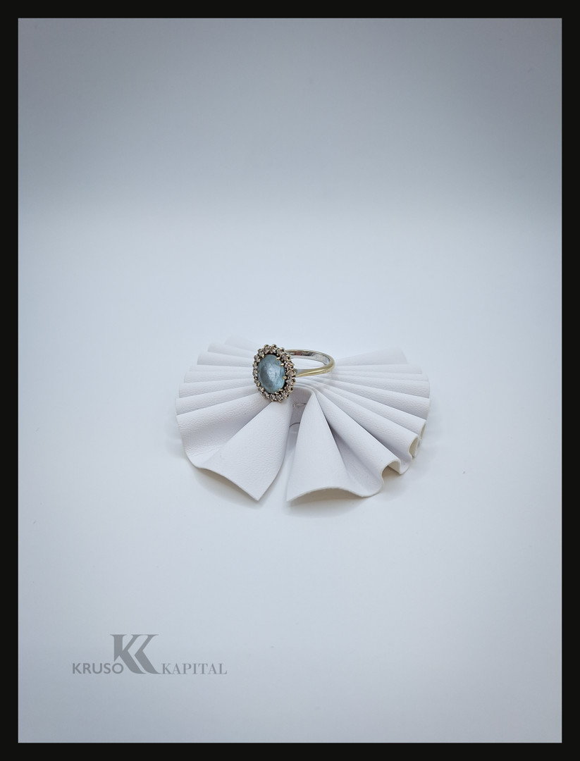 Anello oro pietra diamanti