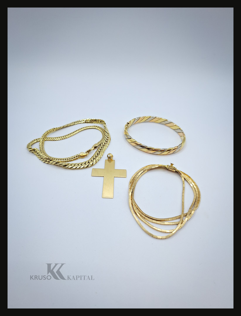 Collana due bracciali croce oro