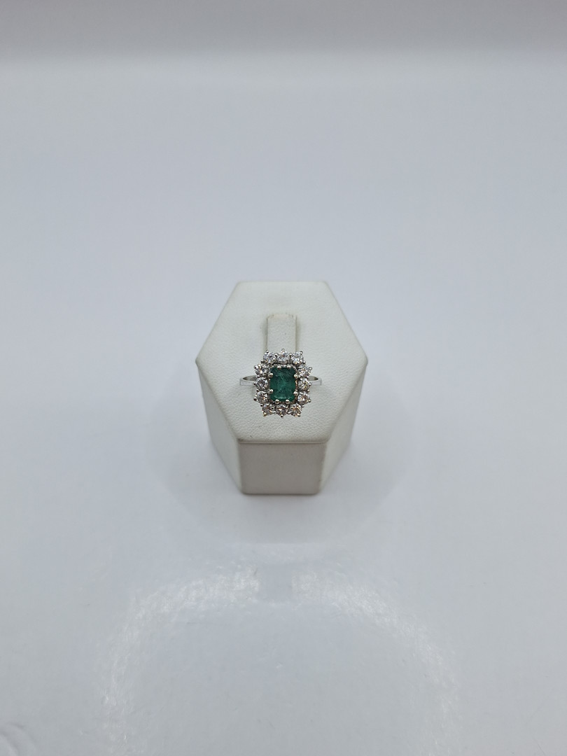 Anello oro pietra diamanti