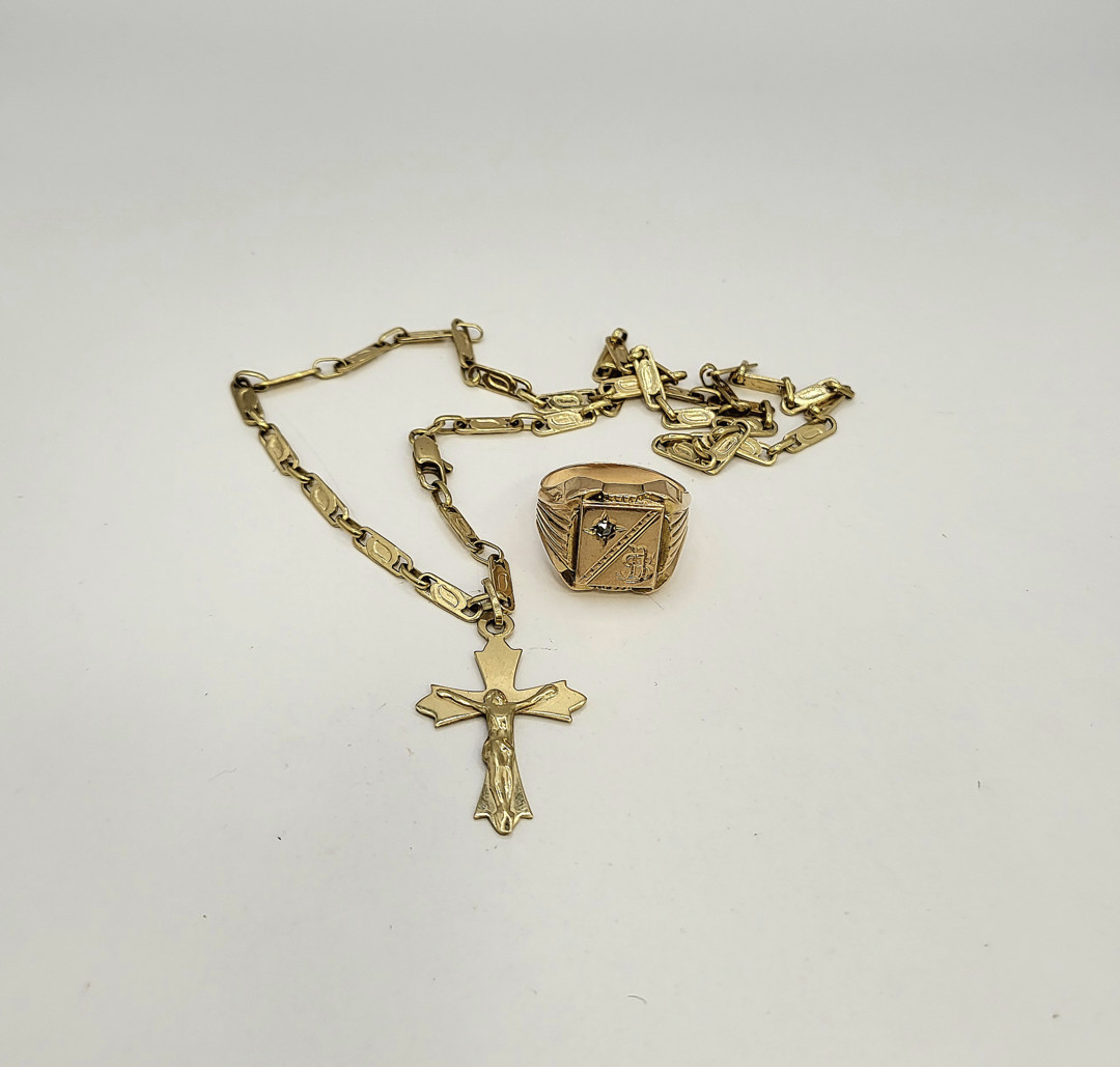 Anello collana e croce oro diamantino