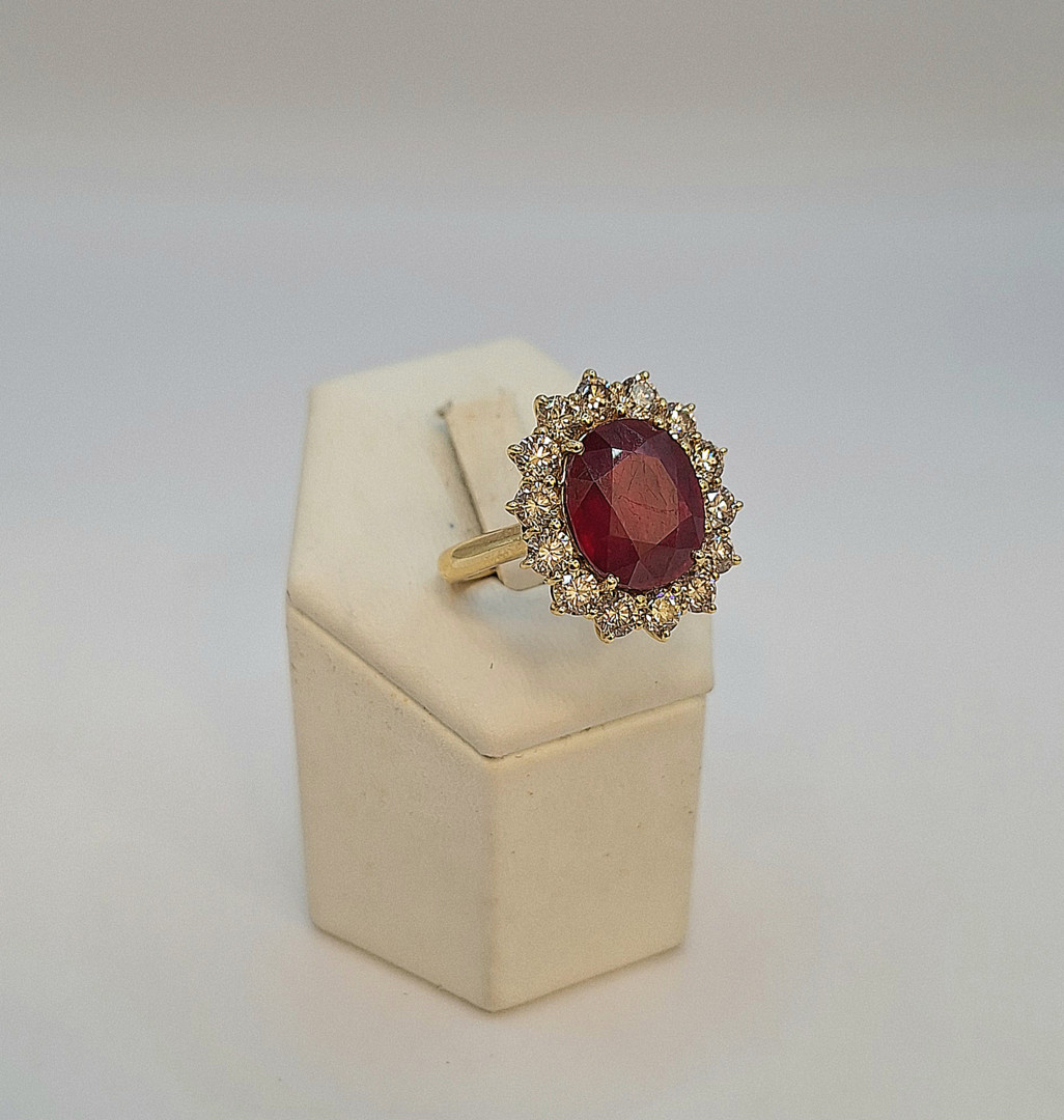 Anello oro pietra diamanti