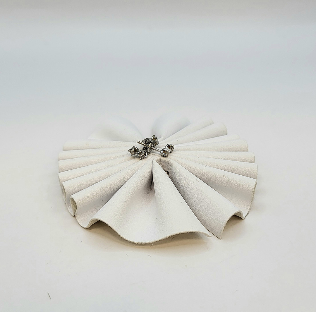 Paio orecchini oro diamantini