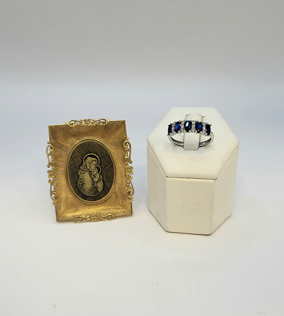 Anello e quadretto oro pietre