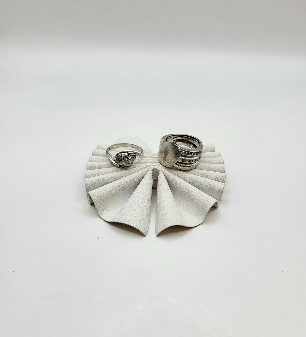 Due anelli oro pietre