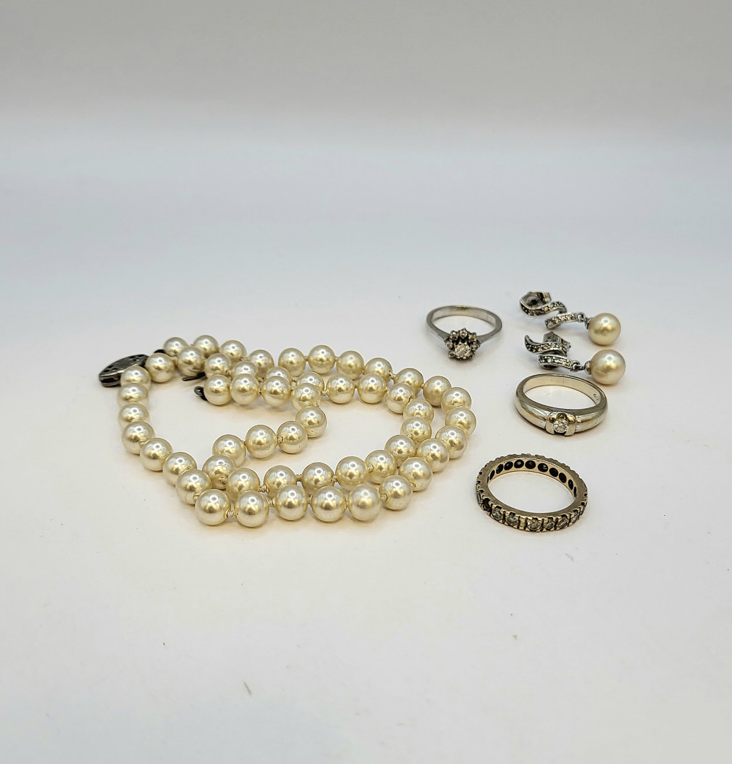 Vari oggetti oro perle diamantini 