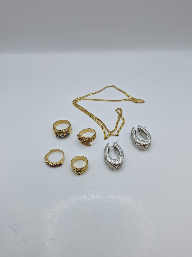 Vari oggetti in oro diamantini pietre 