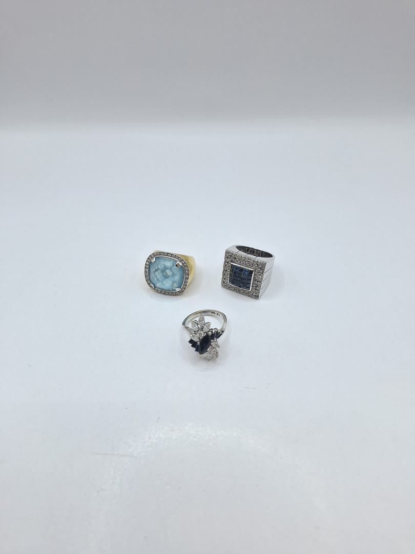 Tre anelli oro pietre diamanti 
