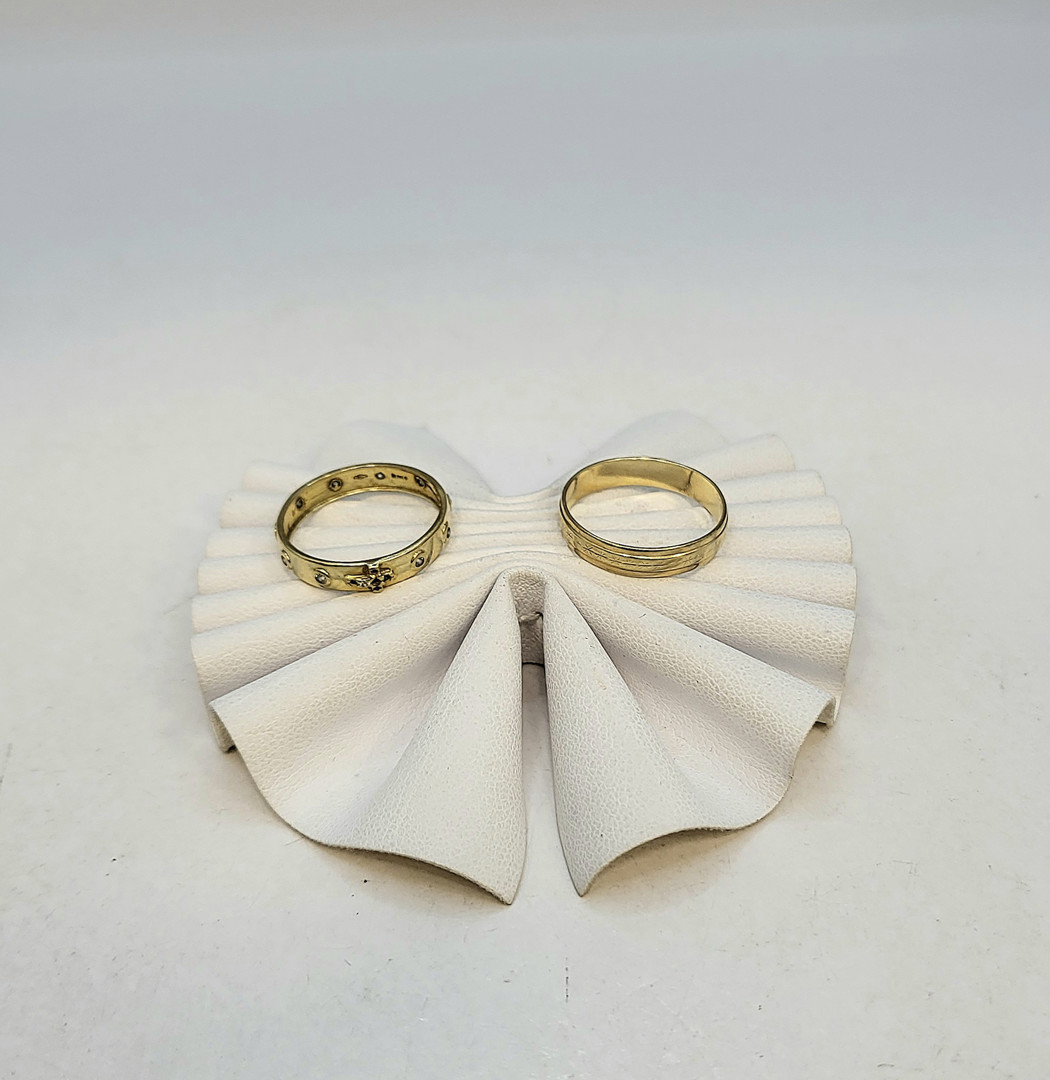 Due anelli oro pietre