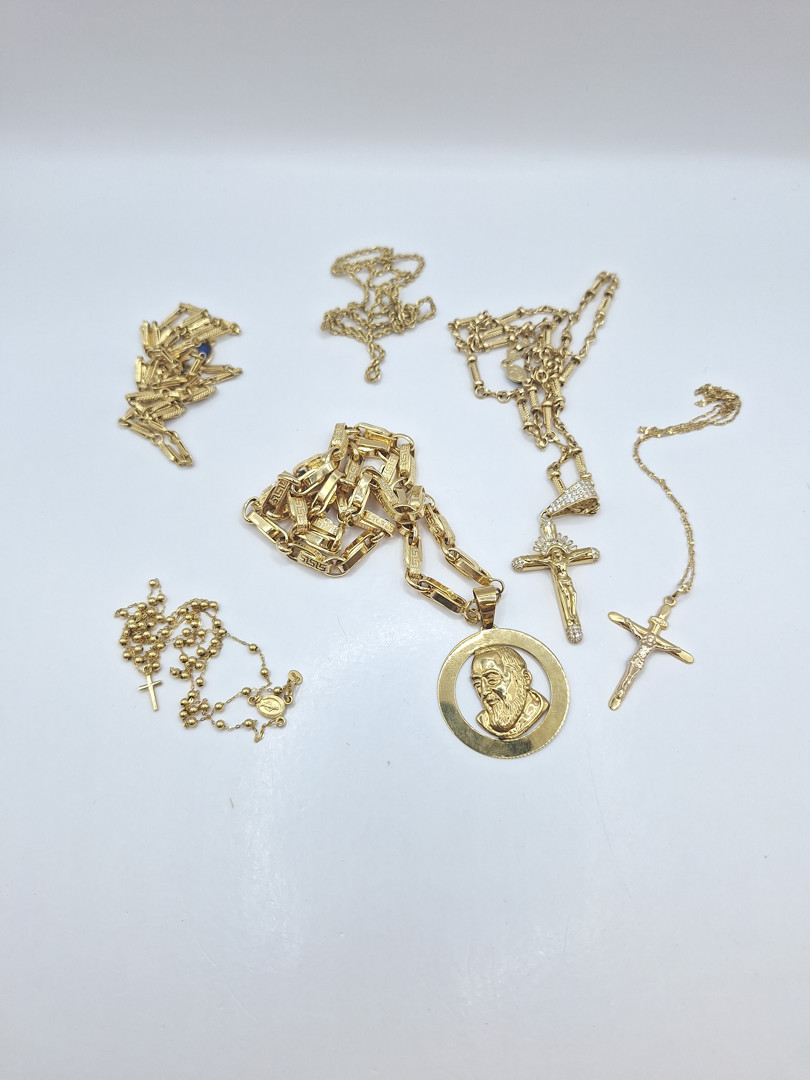 Vari oggetti in oro pietre 