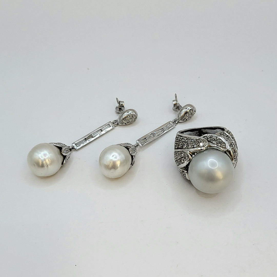 Anello e paio orecchini oro perle diamanti 