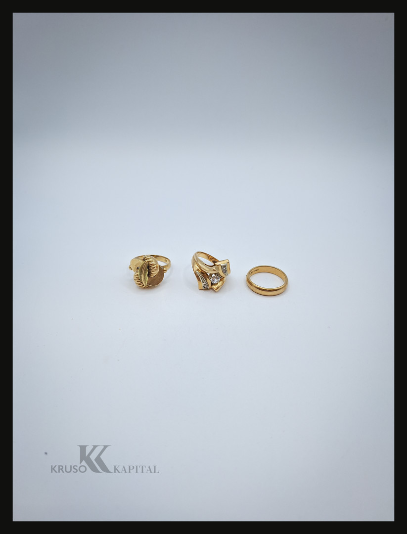 Tre anelli oro pietre