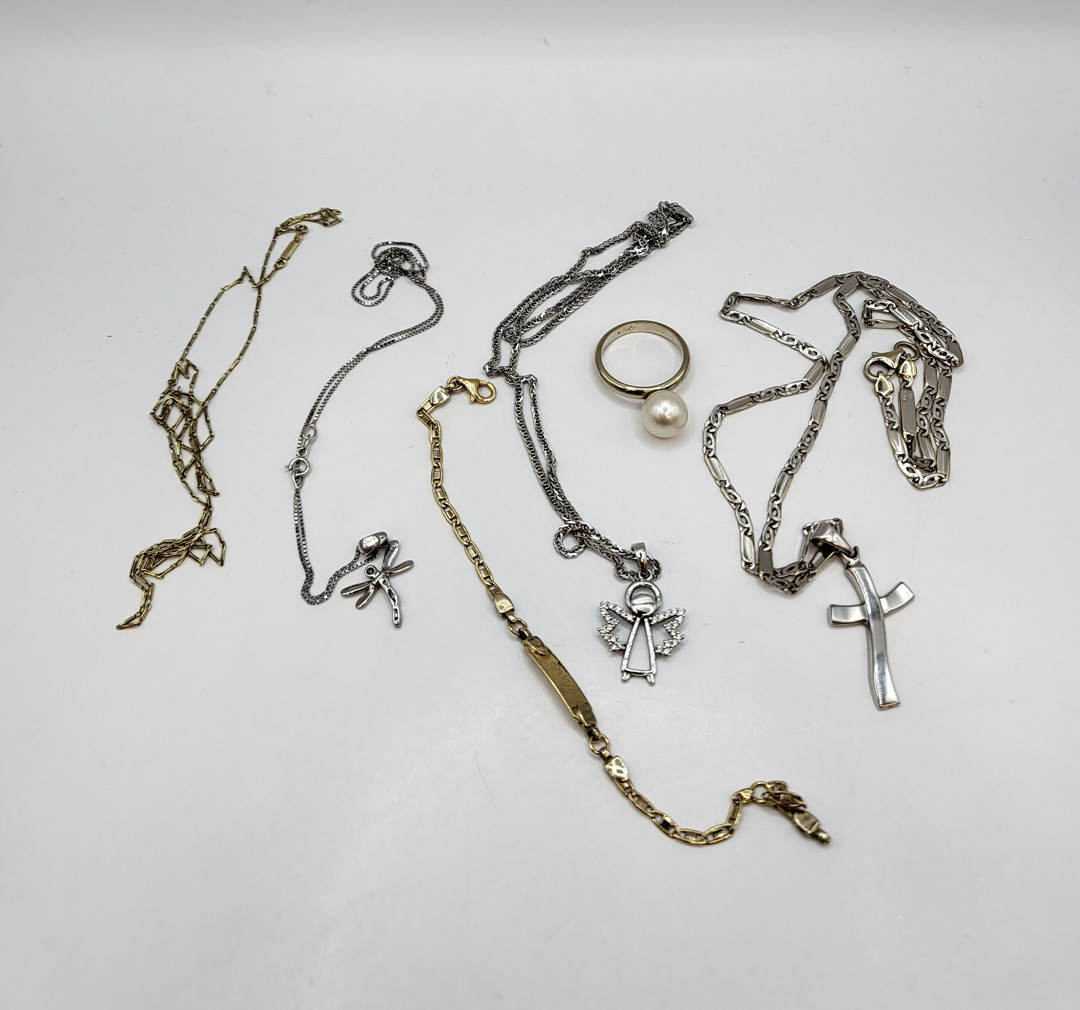 Vari oggetti oro perla pietre 