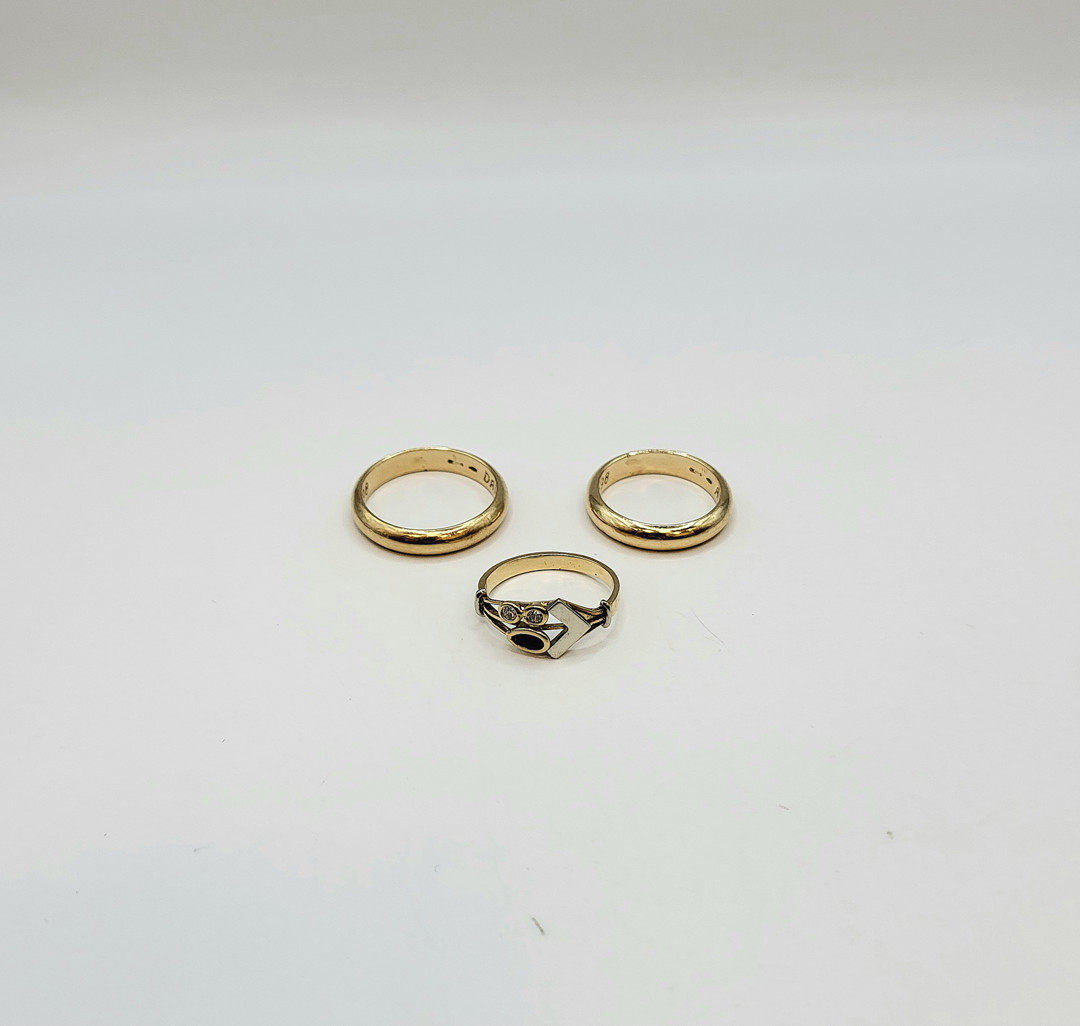Tre anelli oro pietre