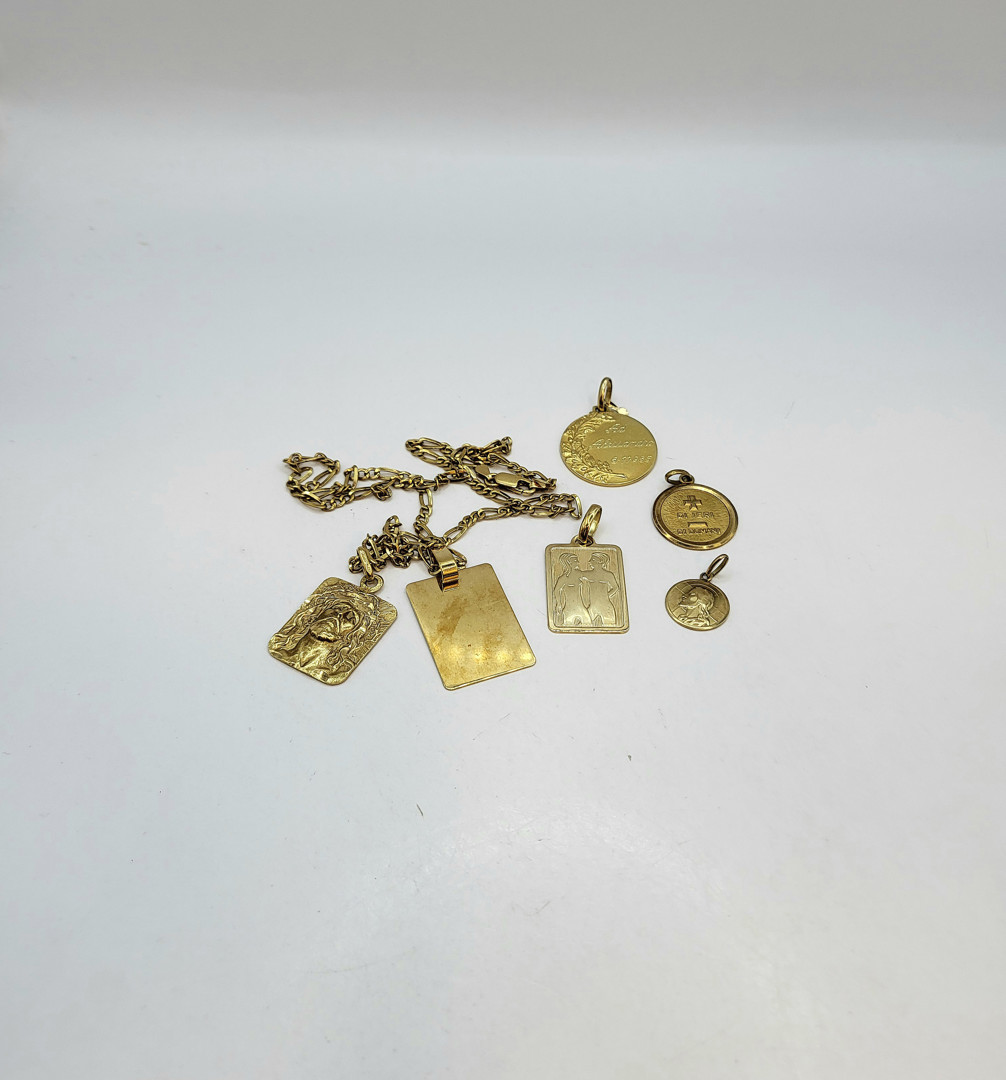 Catena e sei ciondoli oro