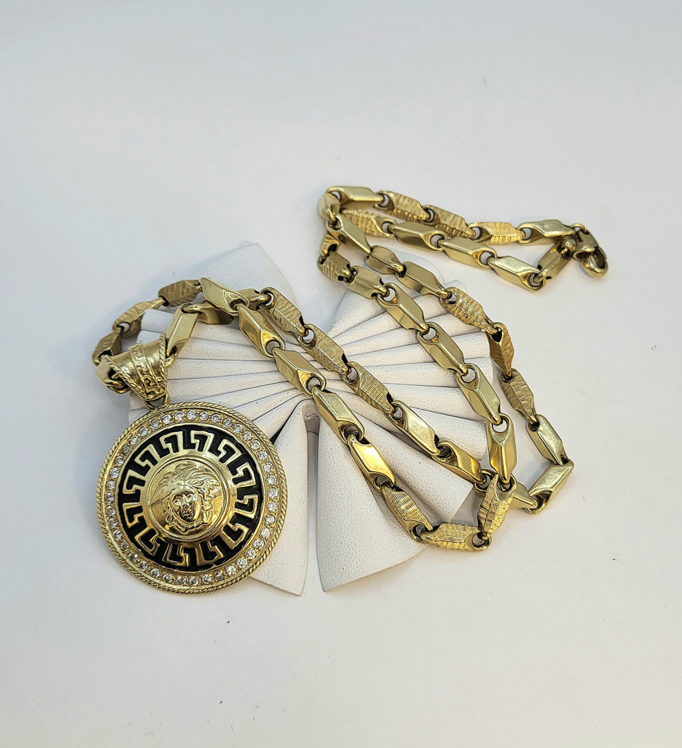 Collana e ciondolo oro pietre