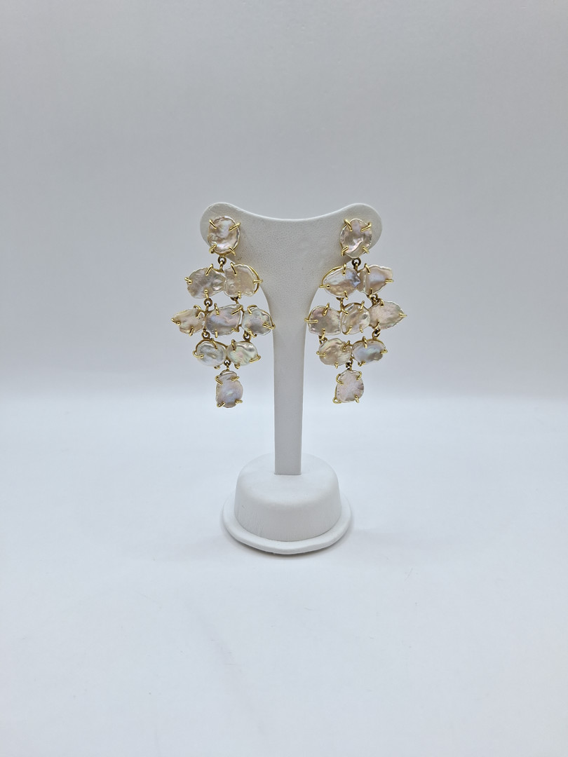 Un paio orecchini oro madreperla