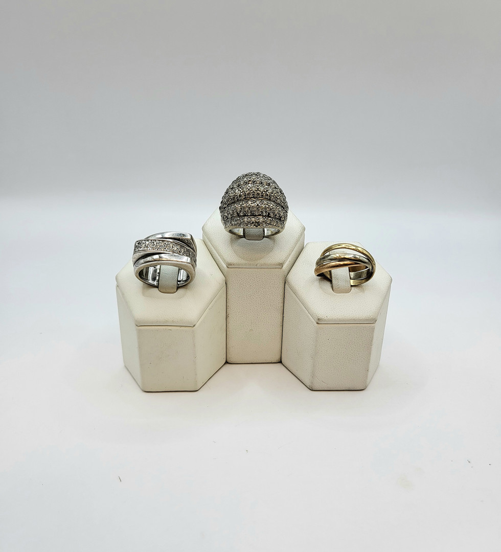 Tre anelli oro pietre