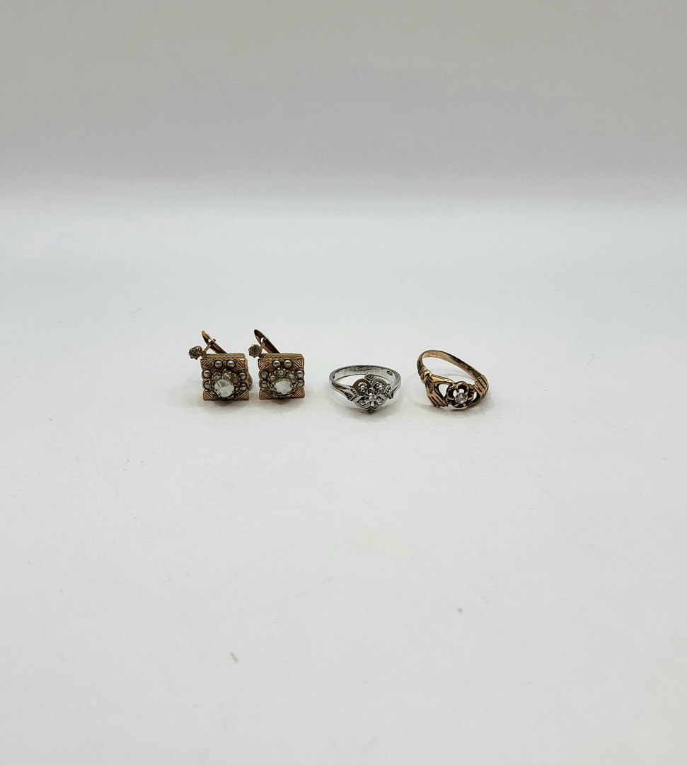 Vari oggetti oro perline diamantini