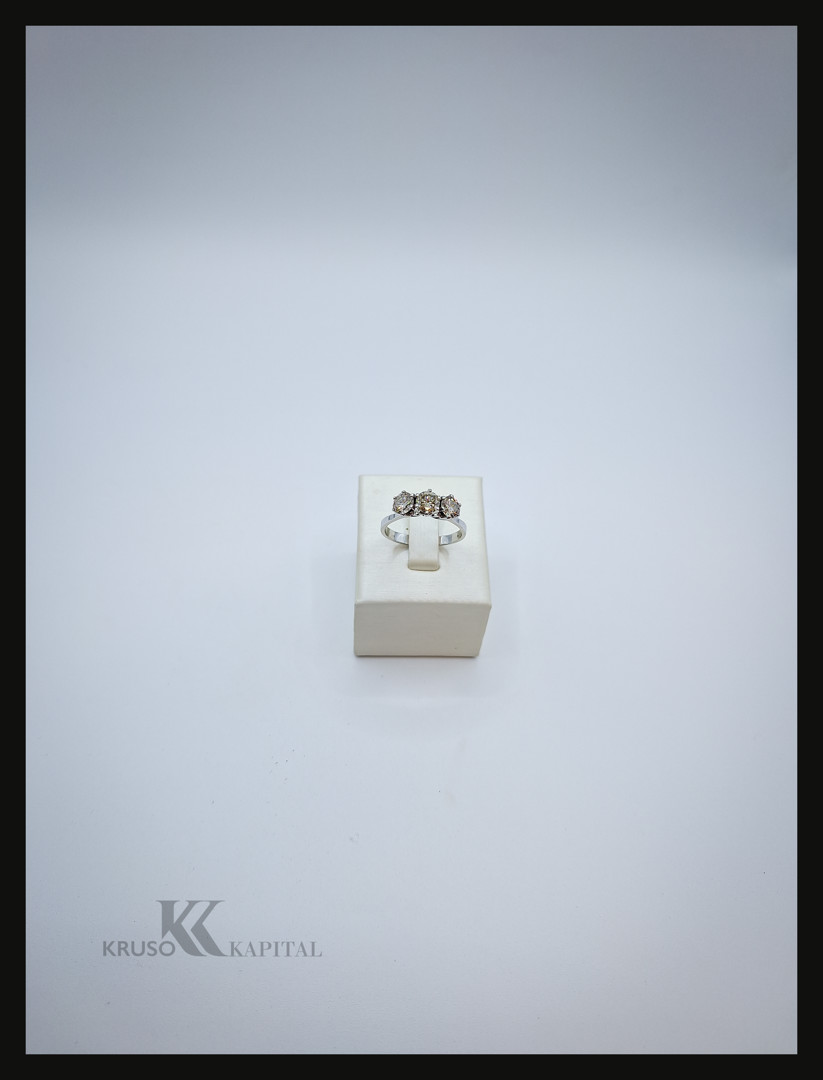 Anello oro con diamanti 