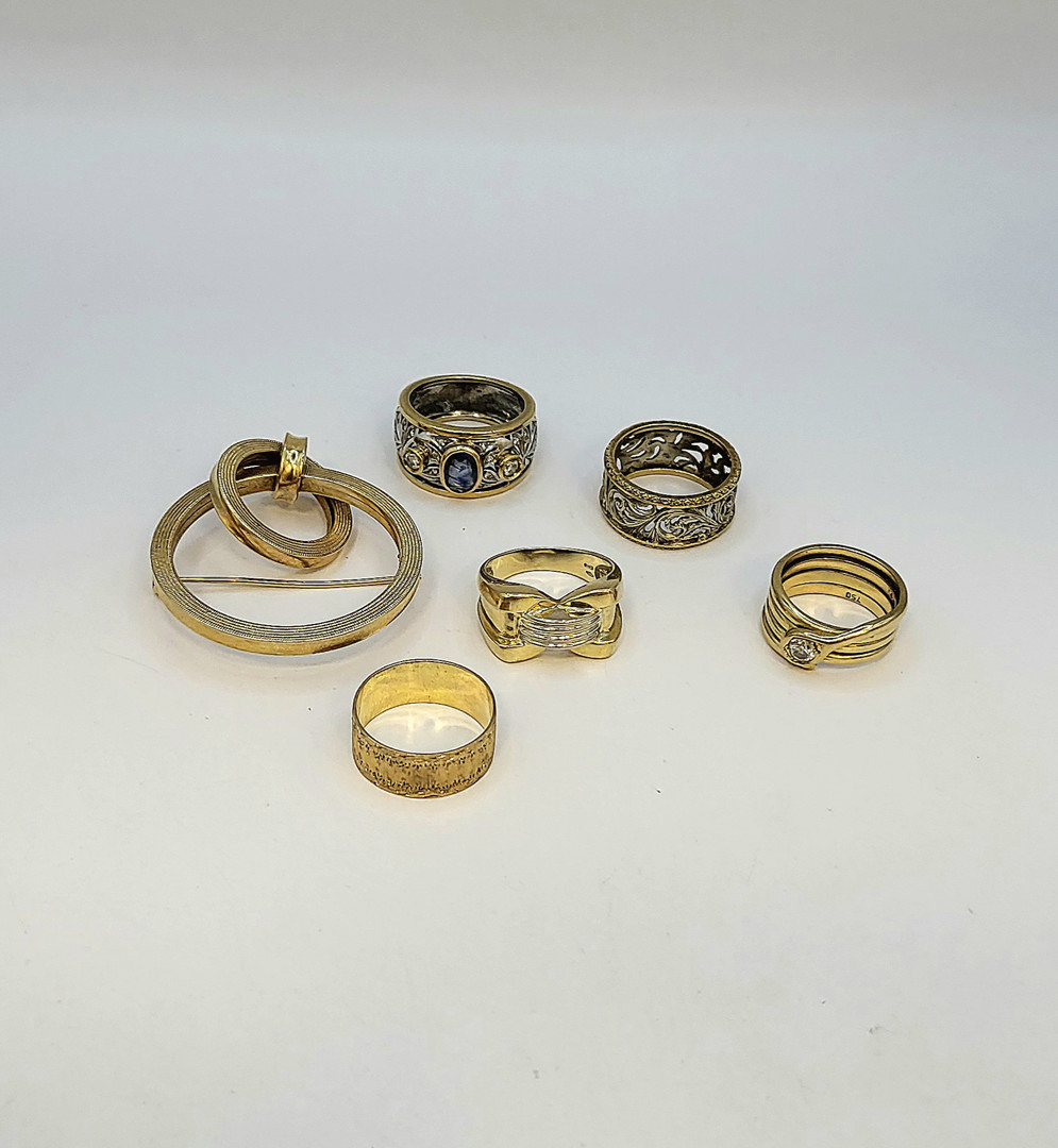 Vari oggetti oro pietra diamantini