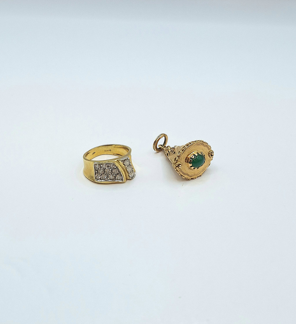 Anello ciondolo oro pietre