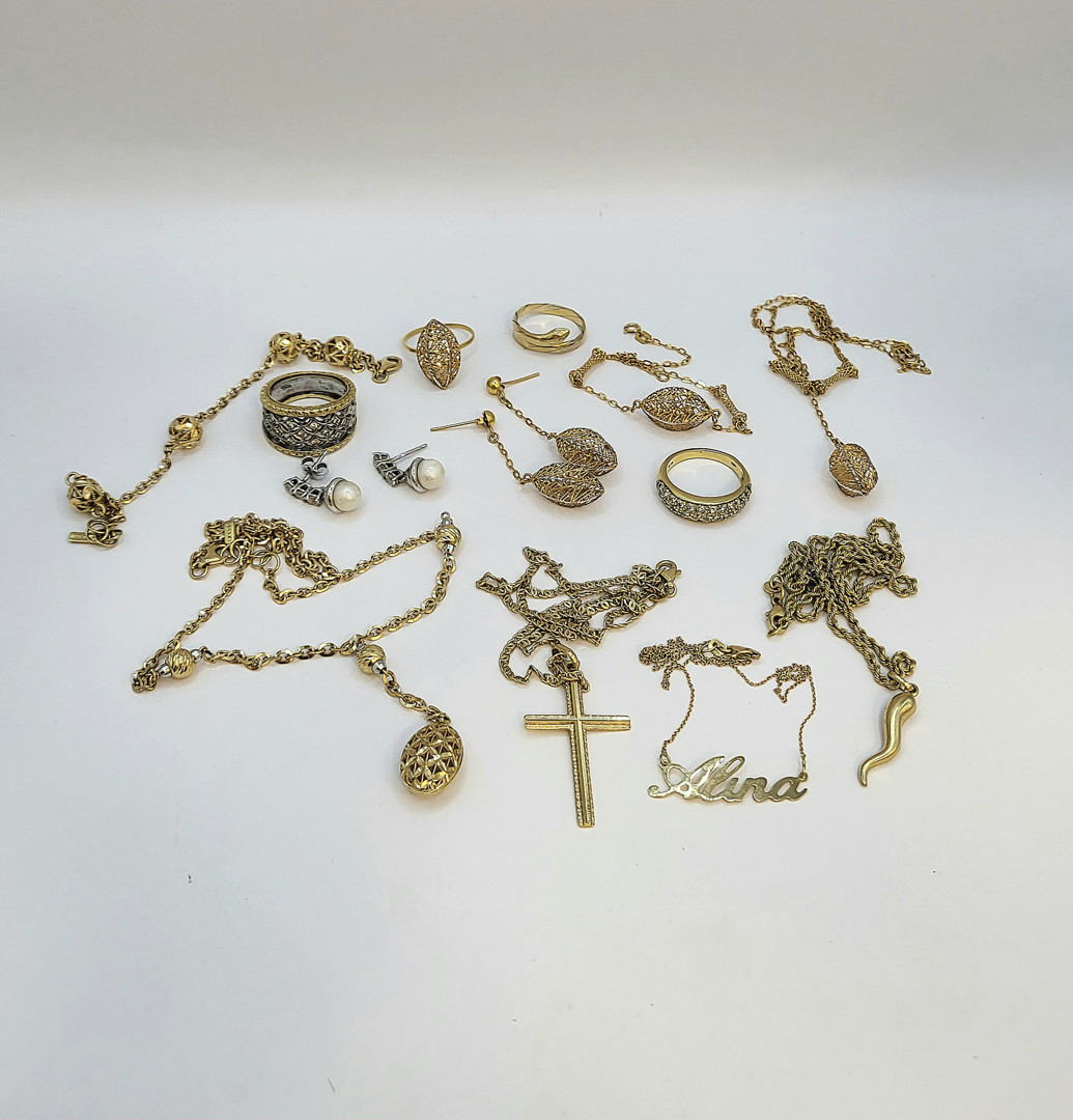 Oggetti in oro diamantini pietre perle coltivate