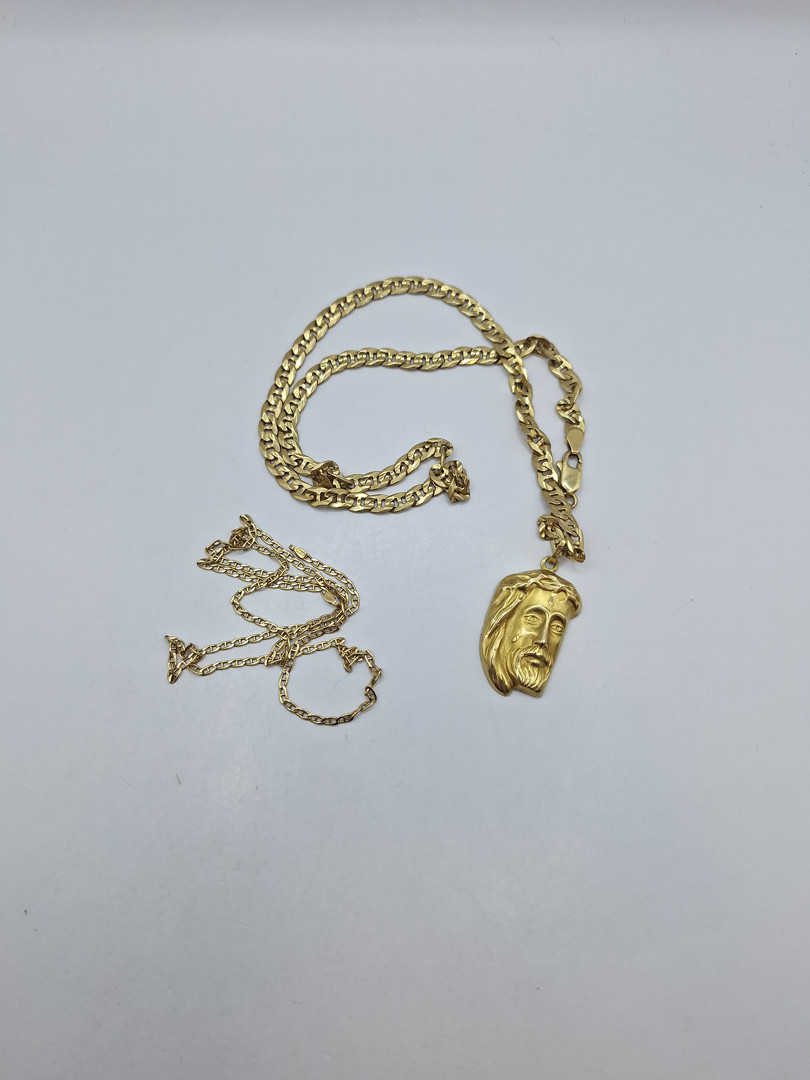 Due collane e ciondolo oro