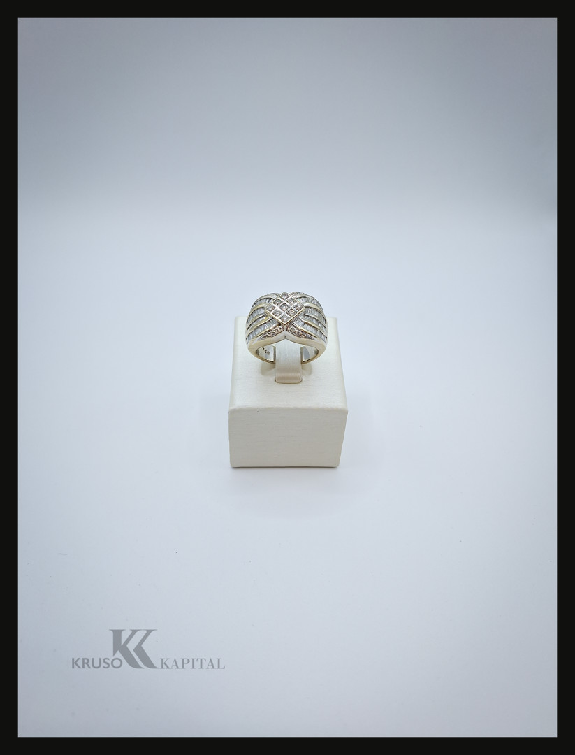 Anello oro con diamantini 