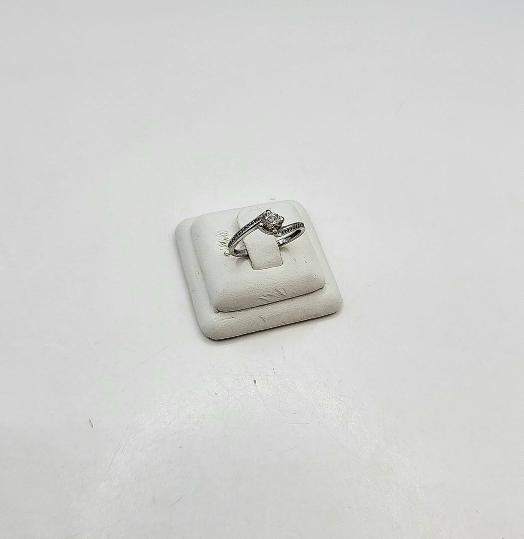 Anello oro pietre