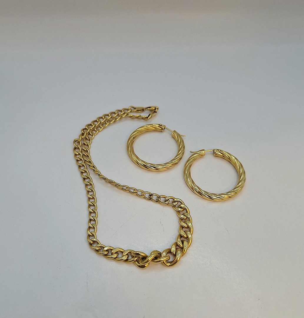 Collana e paio orecchini oro 