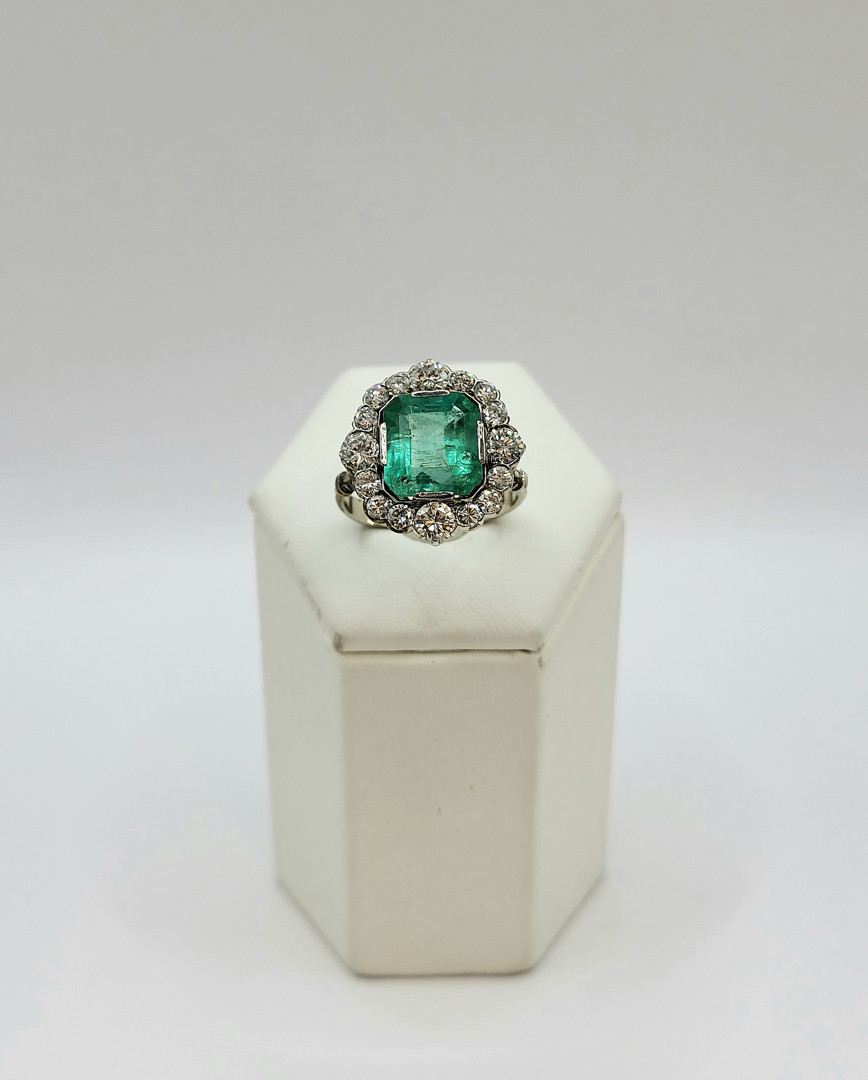 Anello oro pietra diamanti