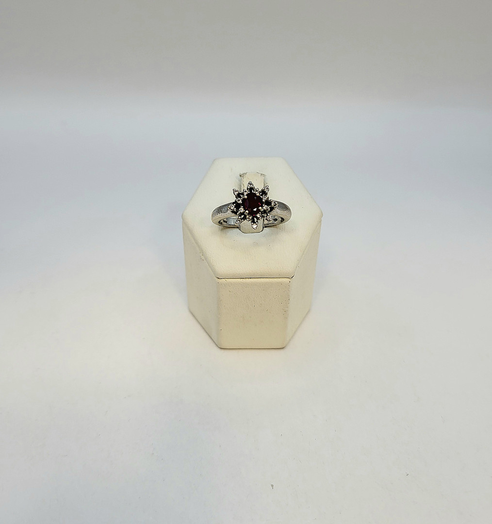 Anello oro pietra diamantini