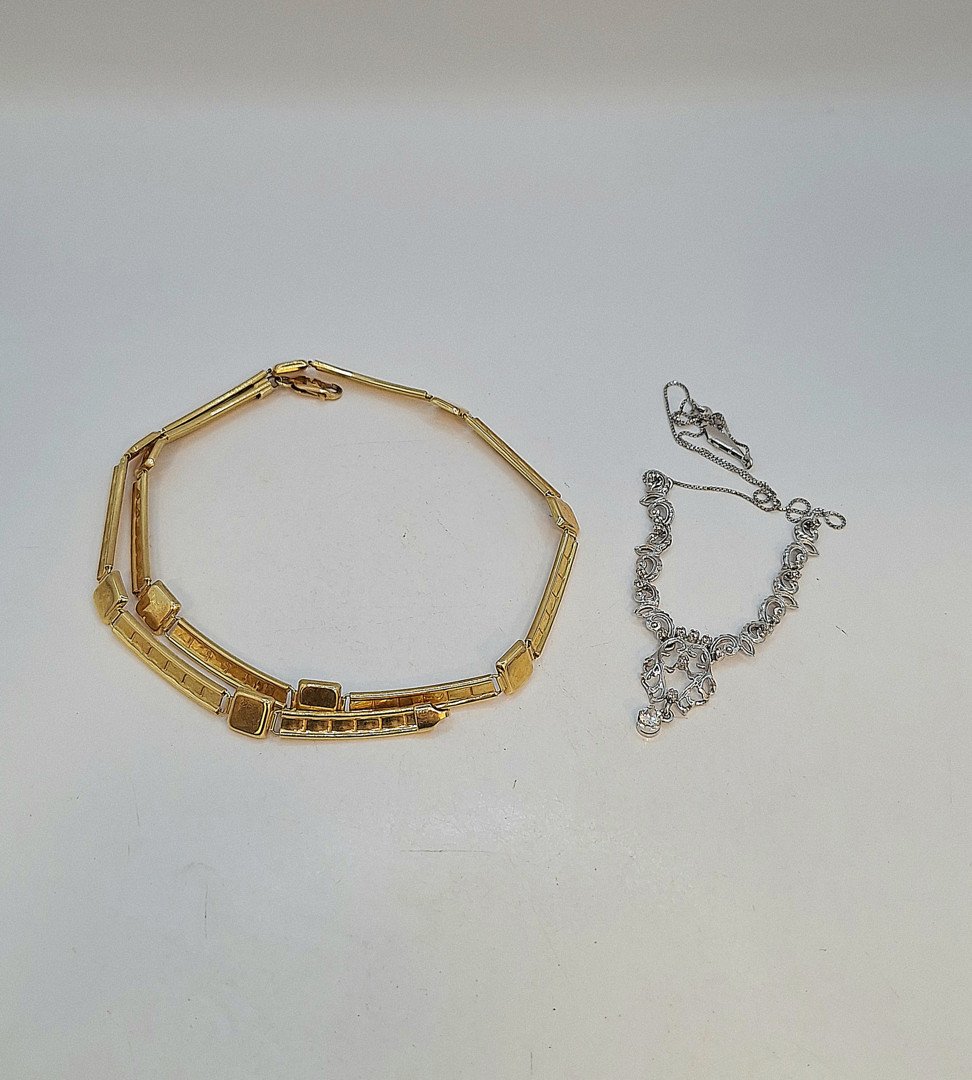 Due collane oro pietre