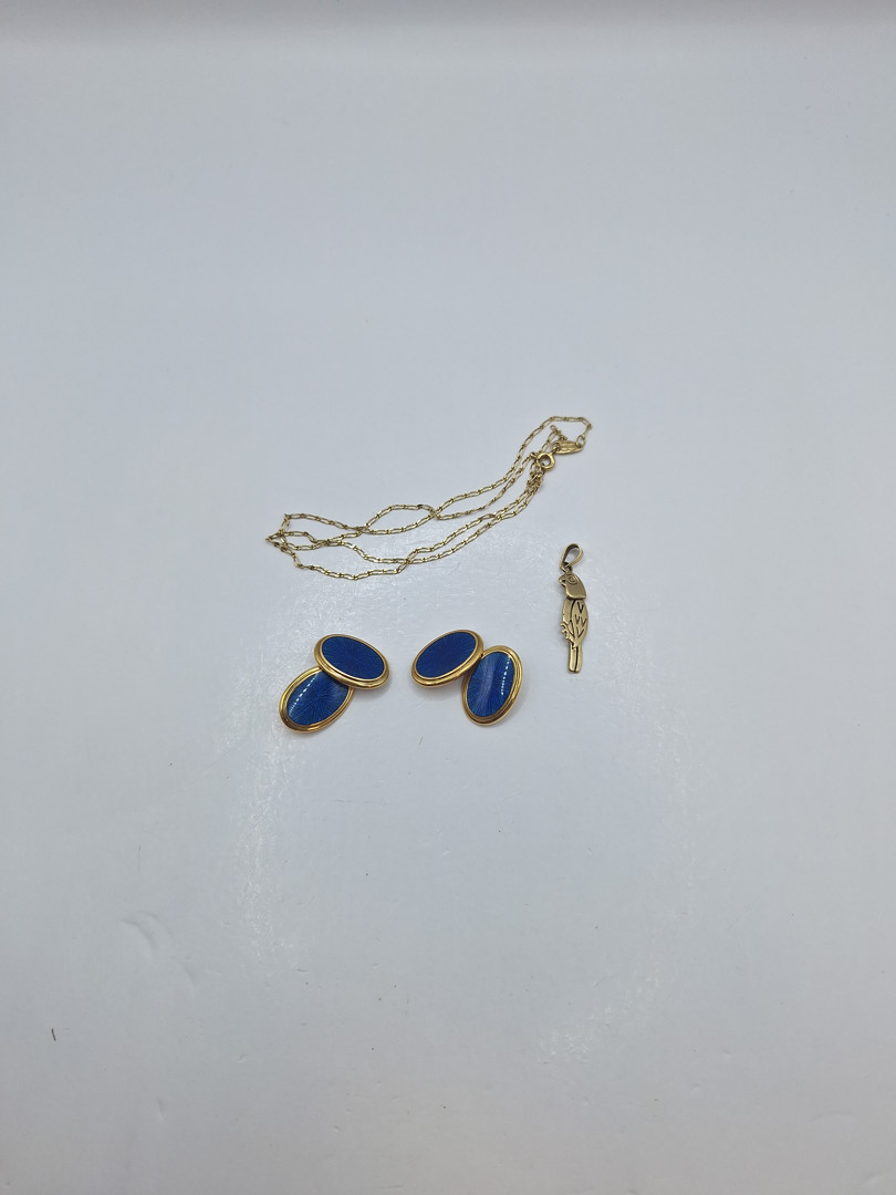 Collana ciondolo e un paio di gemelli oro