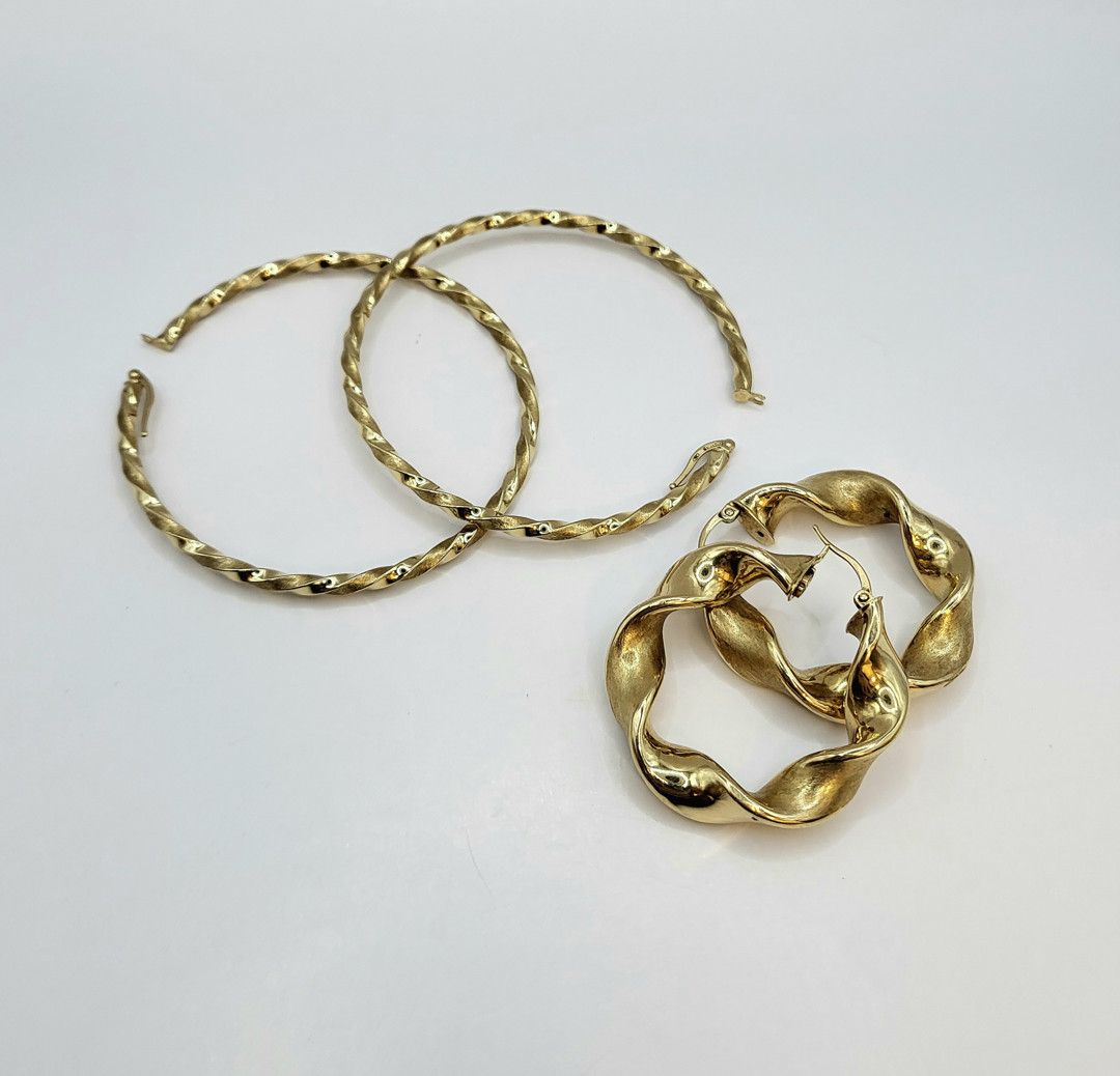 Due paia orecchini oro 