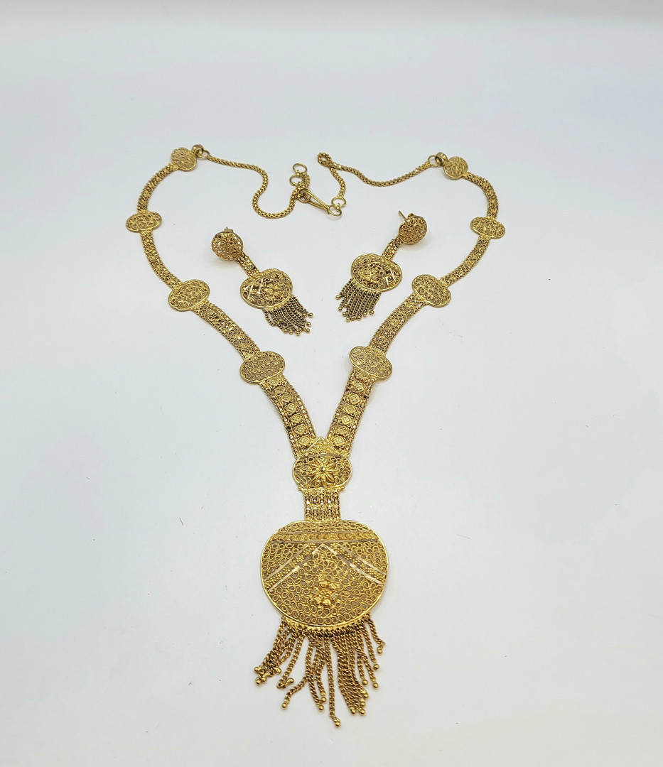 Collana e paio orecchini oro