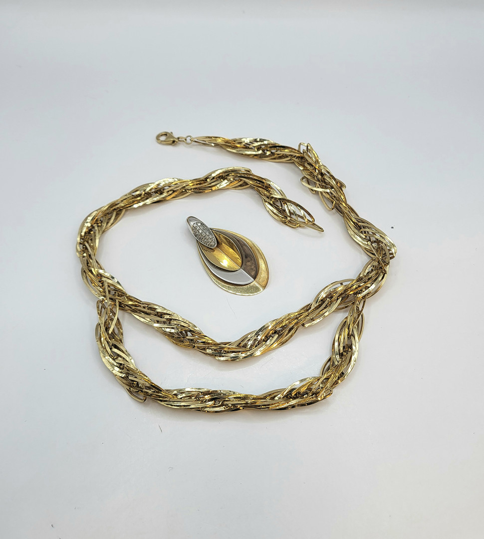 Collana e ciondolo oro pietre