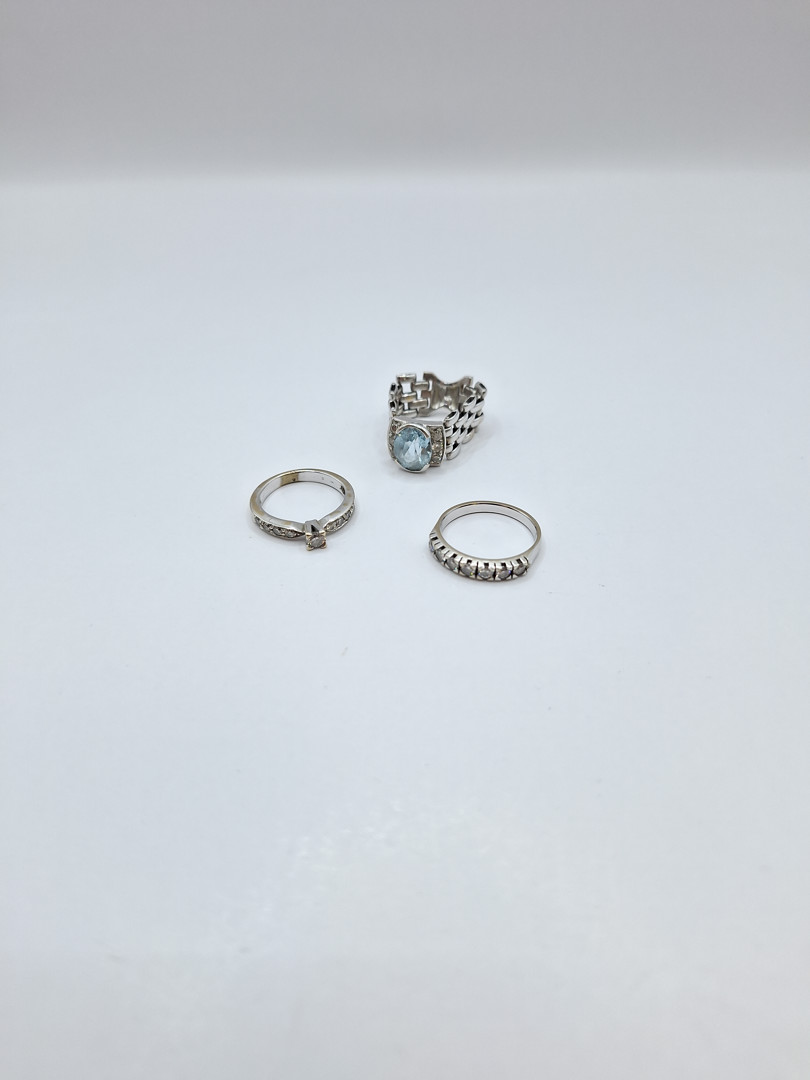 Tre anelli oro diamanti pietra