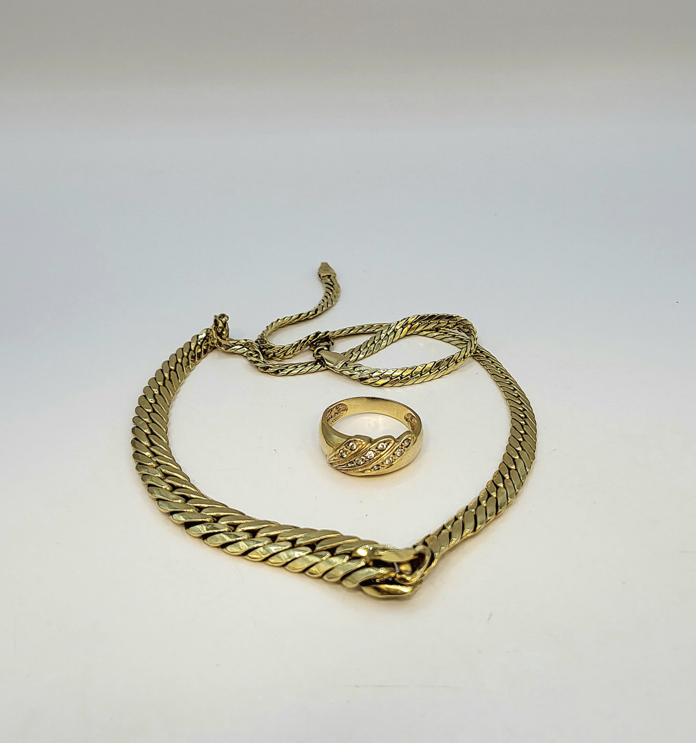 Collana e anello oro pietre