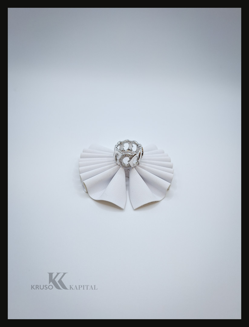 Anello a scritta Cartier oro diamanti
