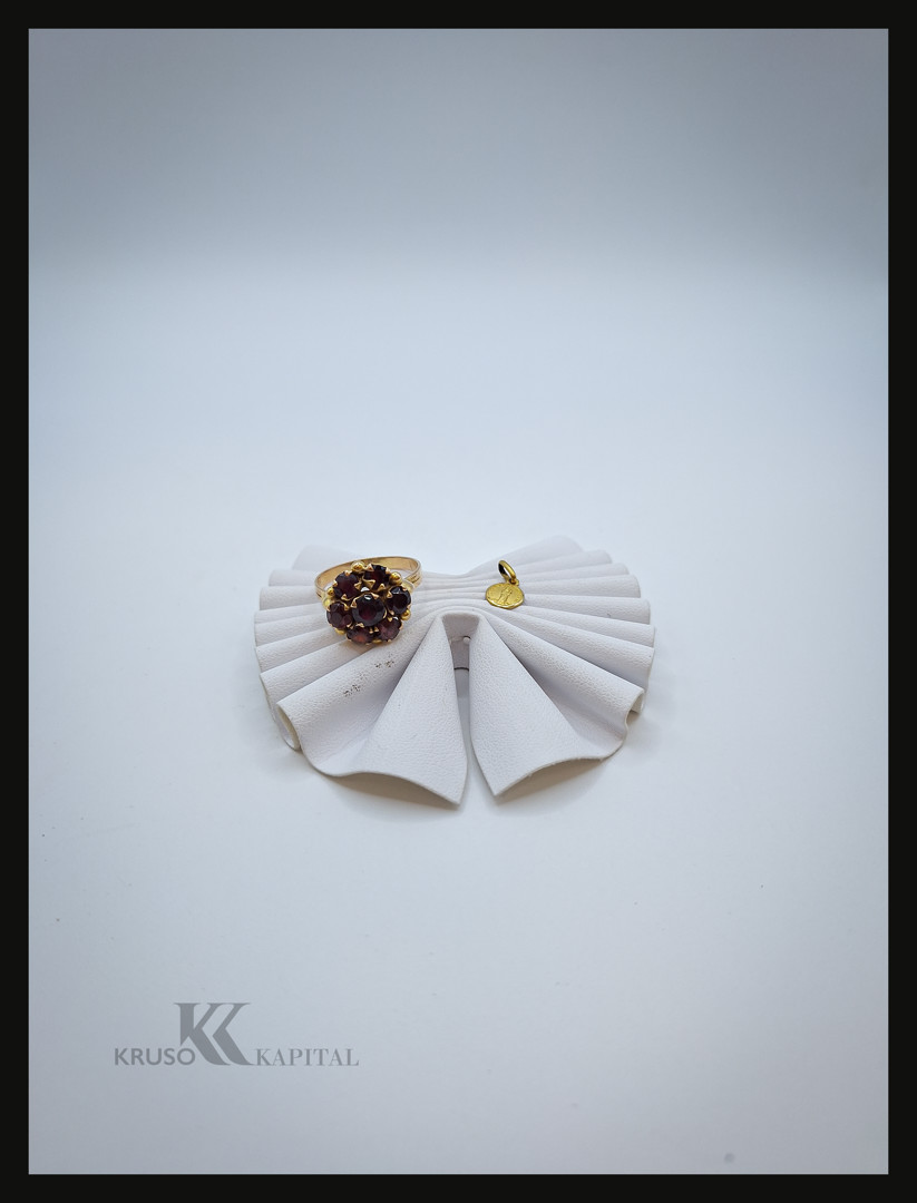 Ciondolo anello oro pietre