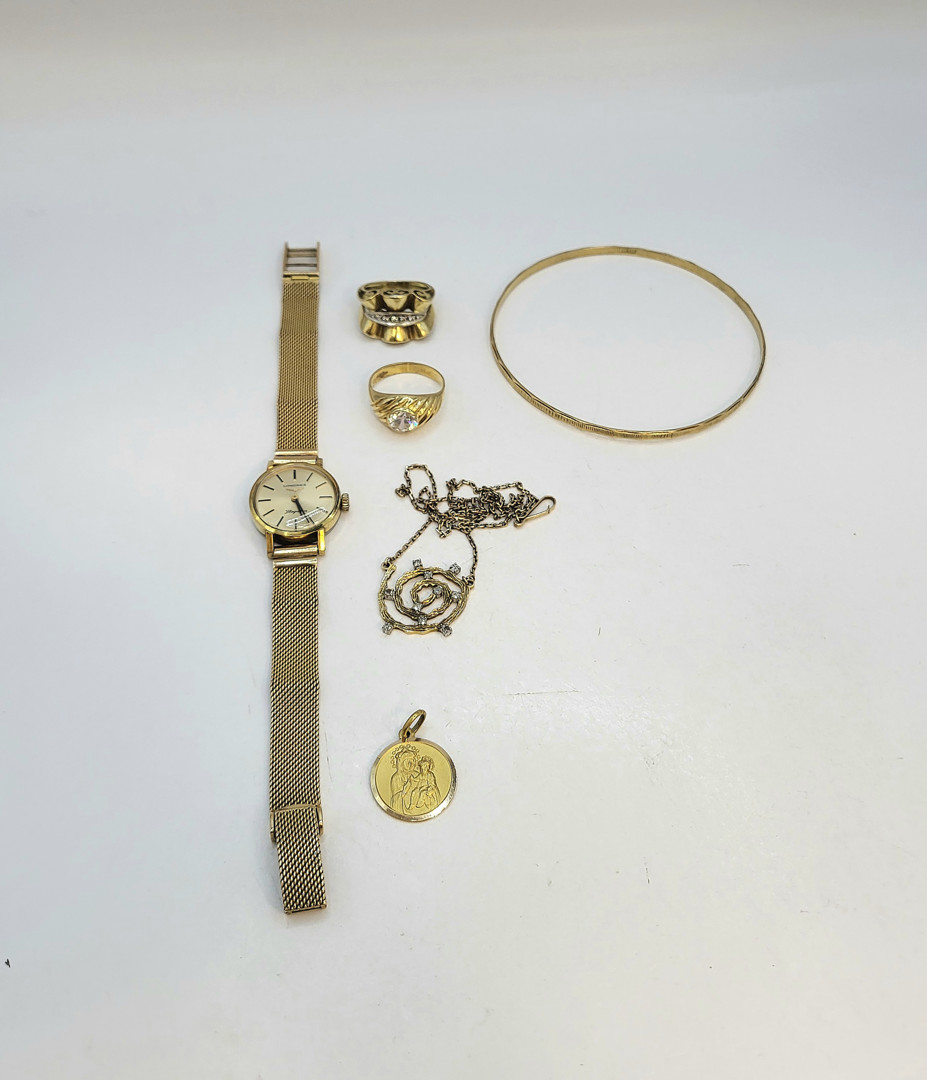 Vari oggetti oro pietre diamantini 