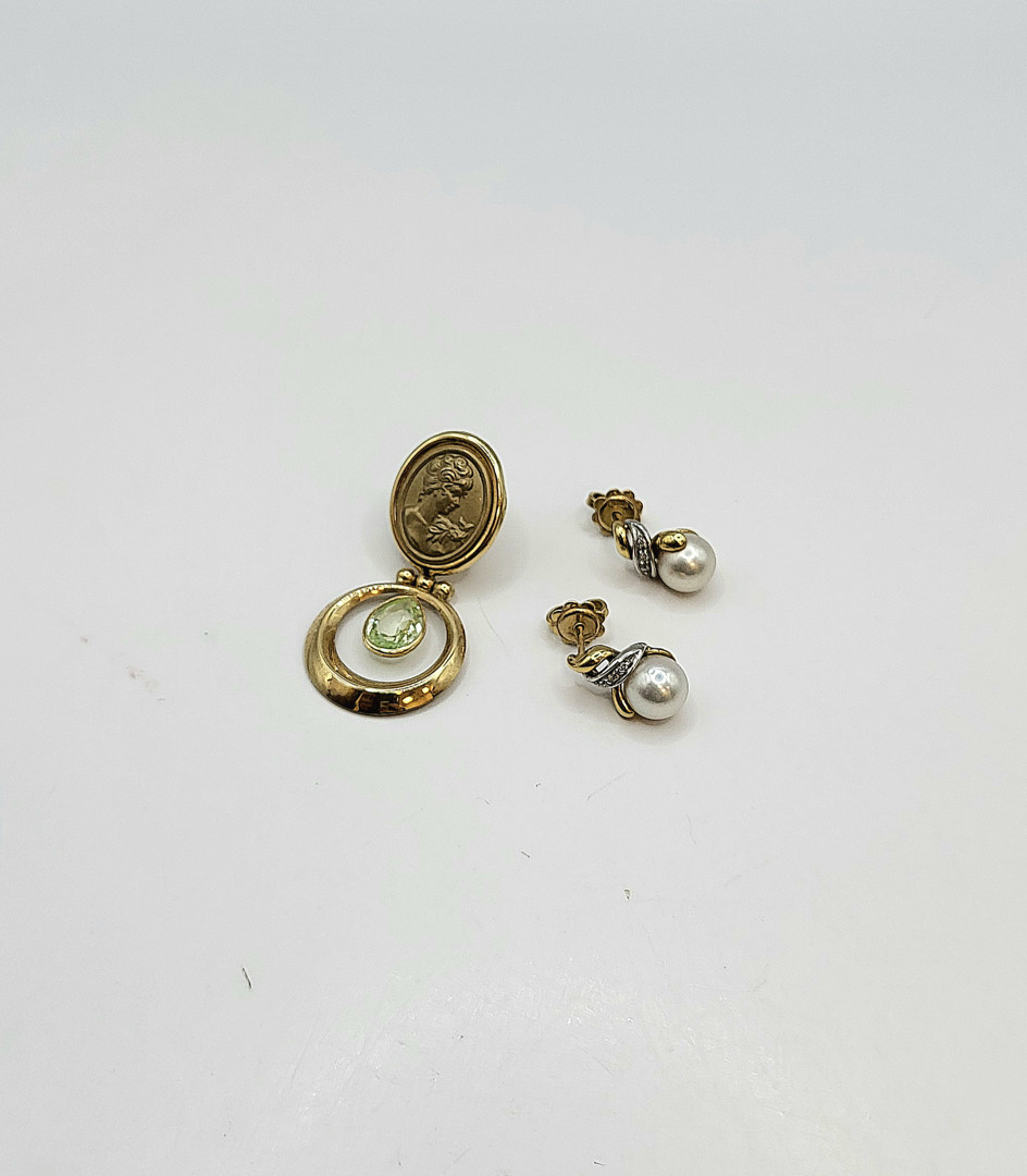 Tre orecchini oro pietre perle 