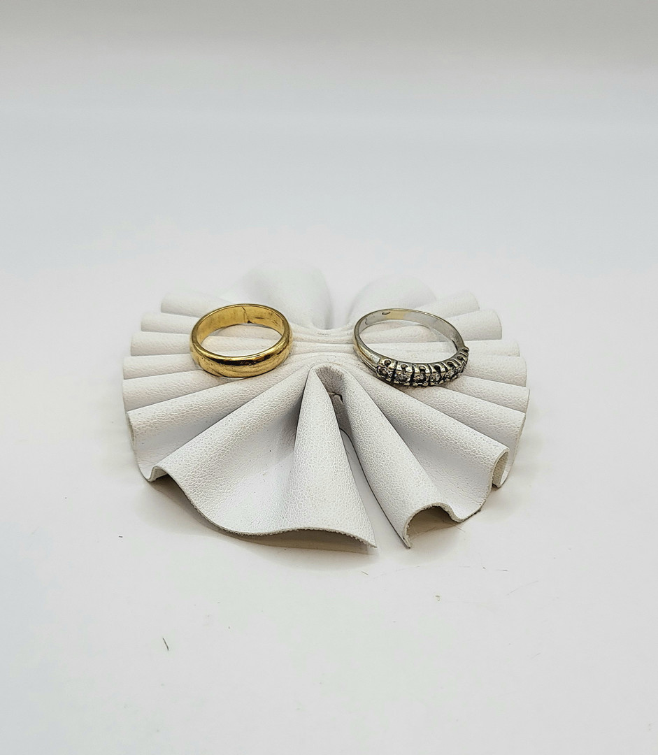 Due anelli oro pietre