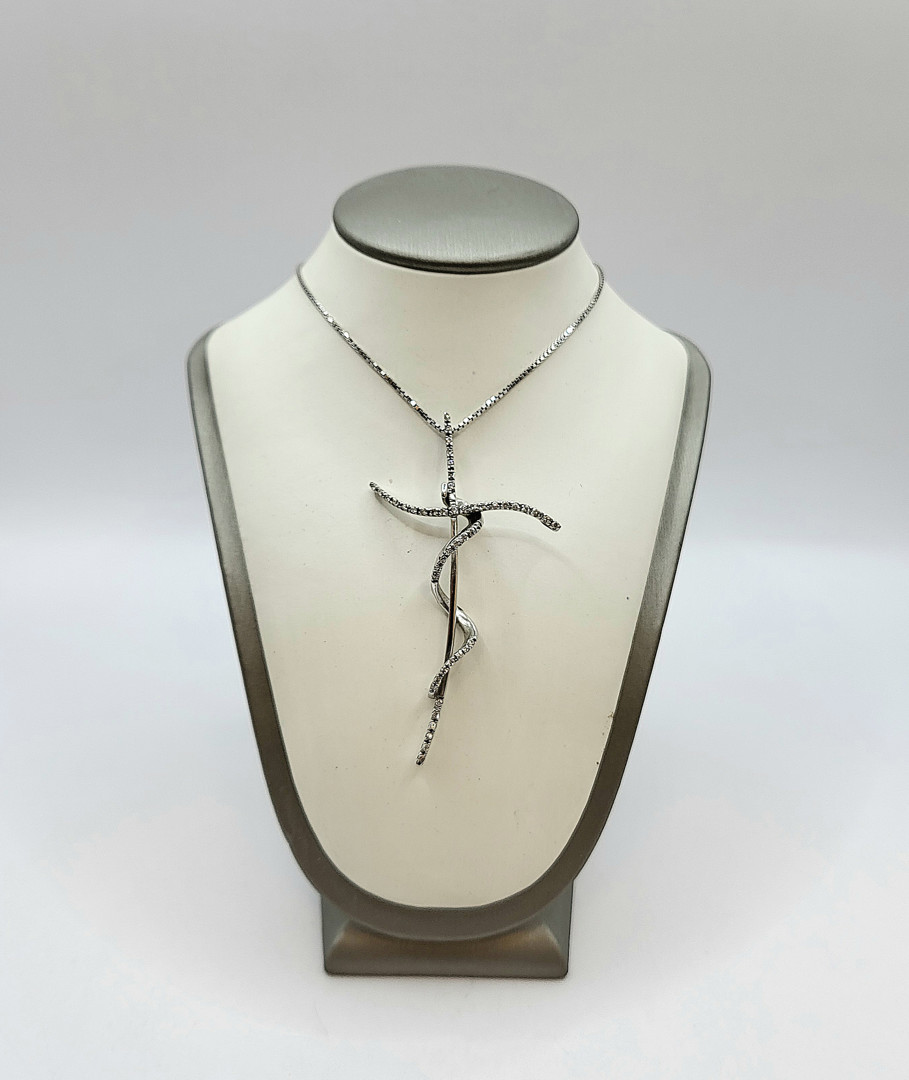 Collana e croce oro pietre