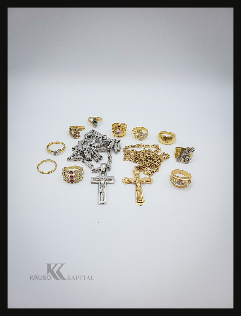 Vari oggetti oro pietre diamantini
